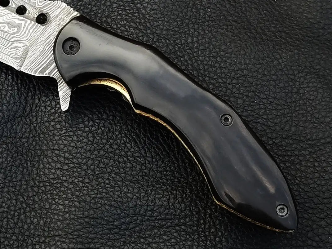 FOLDING KNIFE BLACK HORN HANDLE WITH DAMASCUS BLADE SA03- B
