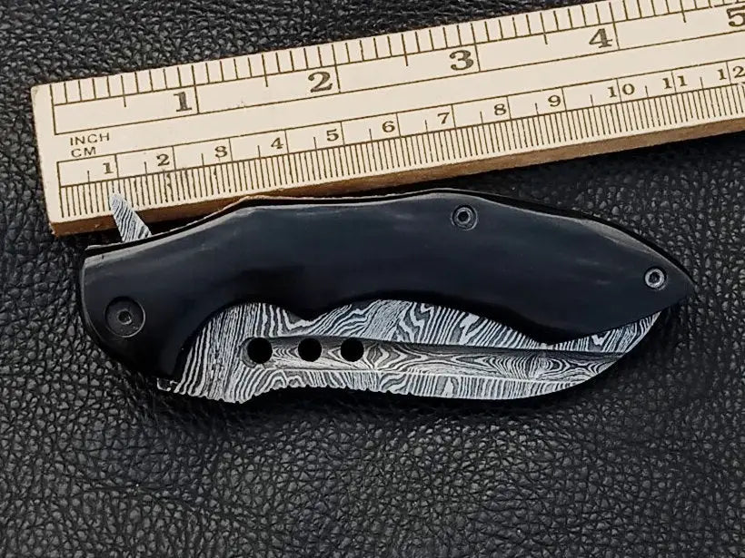 FOLDING KNIFE BLACK HORN HANDLE WITH DAMASCUS BLADE SA03- B