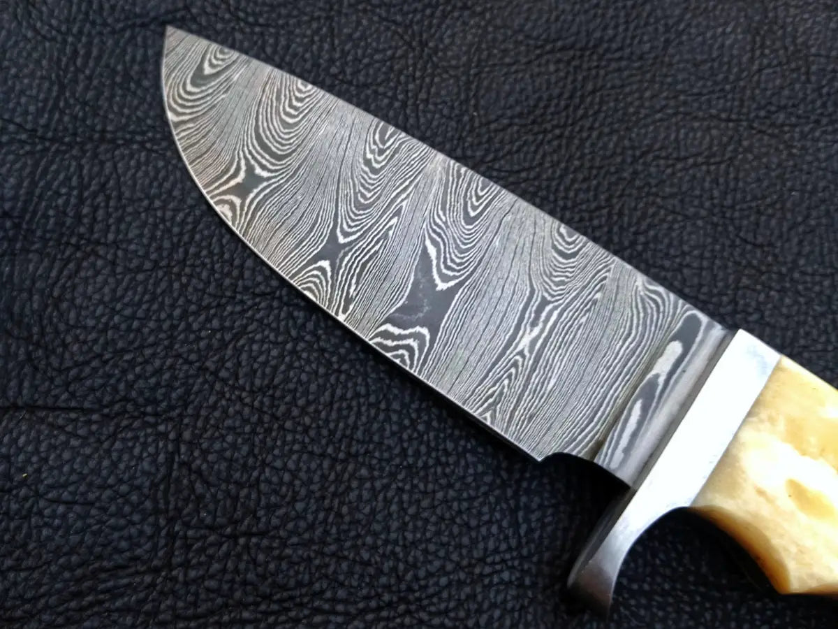 Handmade Damascus Steel Hunting Knife C196 with unique pattern and durable blade