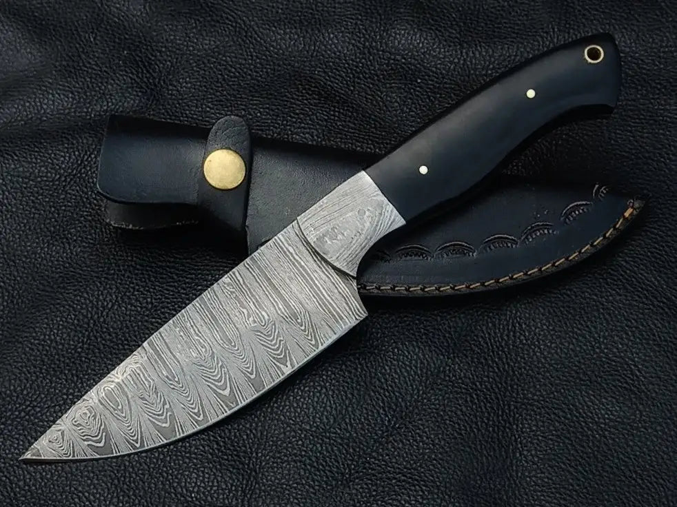 HUNTING KNIFE BLACK HORN HANDLE WITH DAMASCUS STEEL BLADE SA05-B