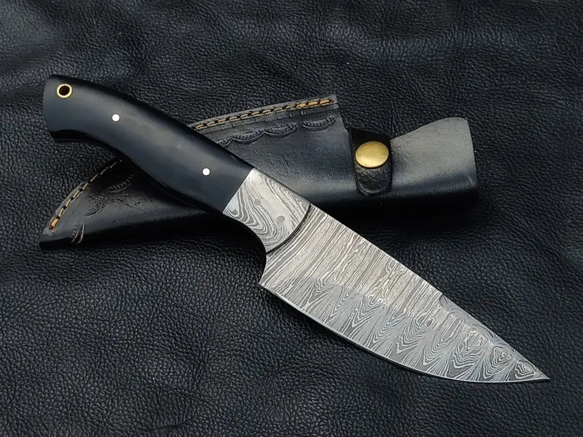 HUNTING KNIFE BLACK HORN HANDLE WITH DAMASCUS STEEL BLADE SA05-B