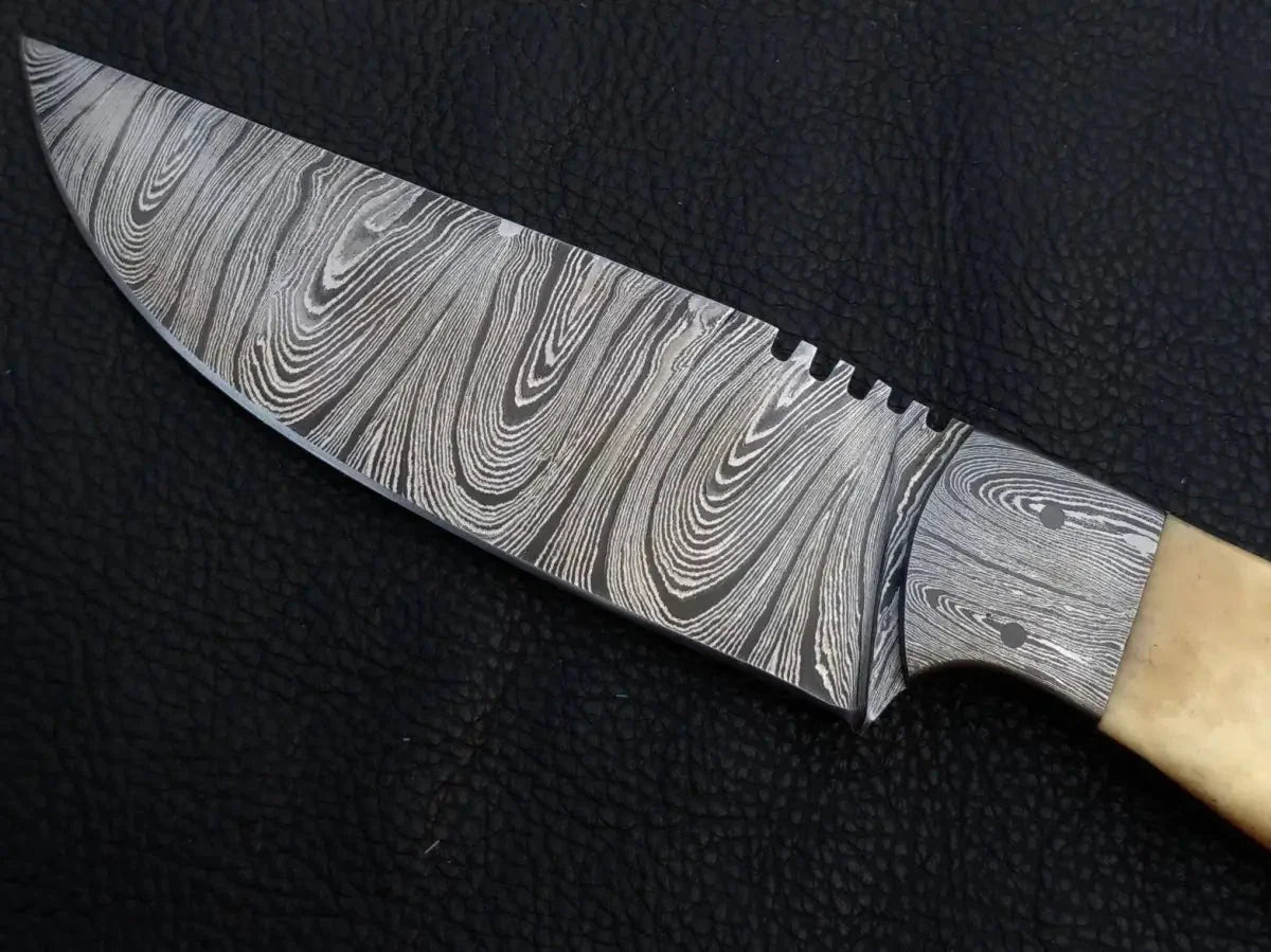 Handmade Damascus Steel Hunting Knife with Wooden Handle